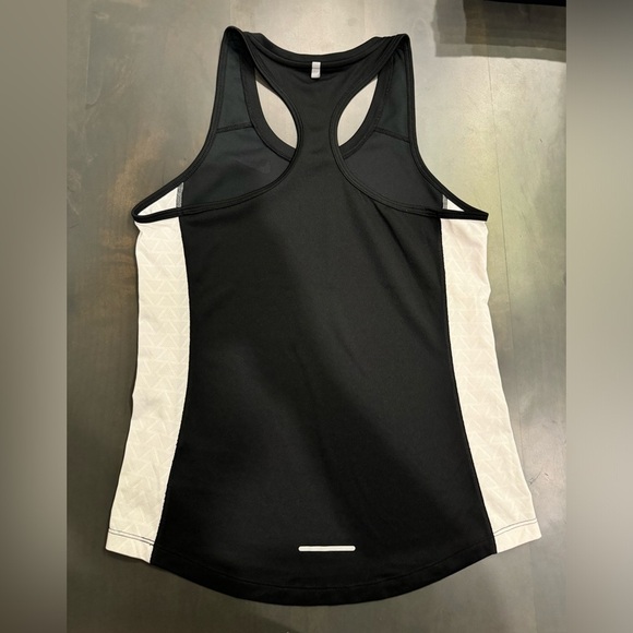 EUC Nike Dri-Fit Black & White Tank Top Size Medium M - Picture 3 of 3